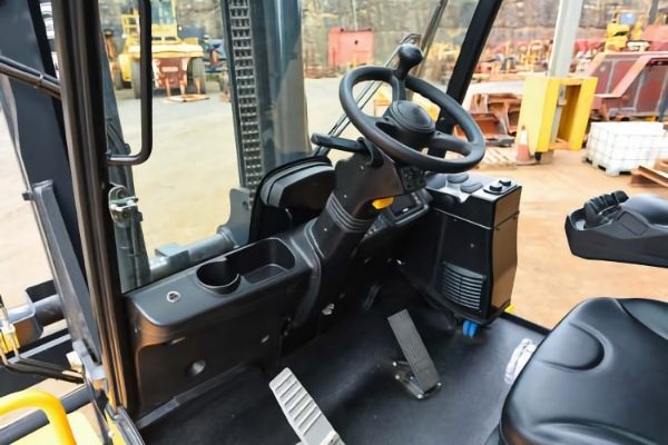 Omega AU160 Forklift