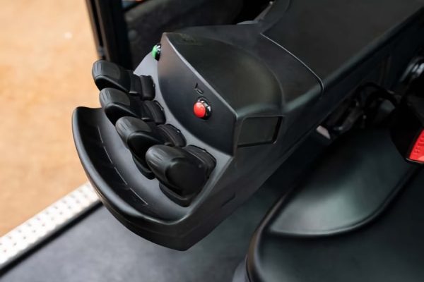 Omega AU160 Forklift